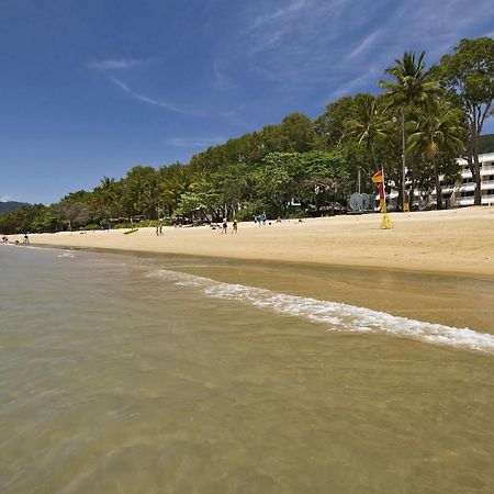 On Palm Cove Beachfront Apartments Exterior photo