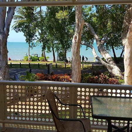 On Palm Cove Beachfront Apartments Exterior photo