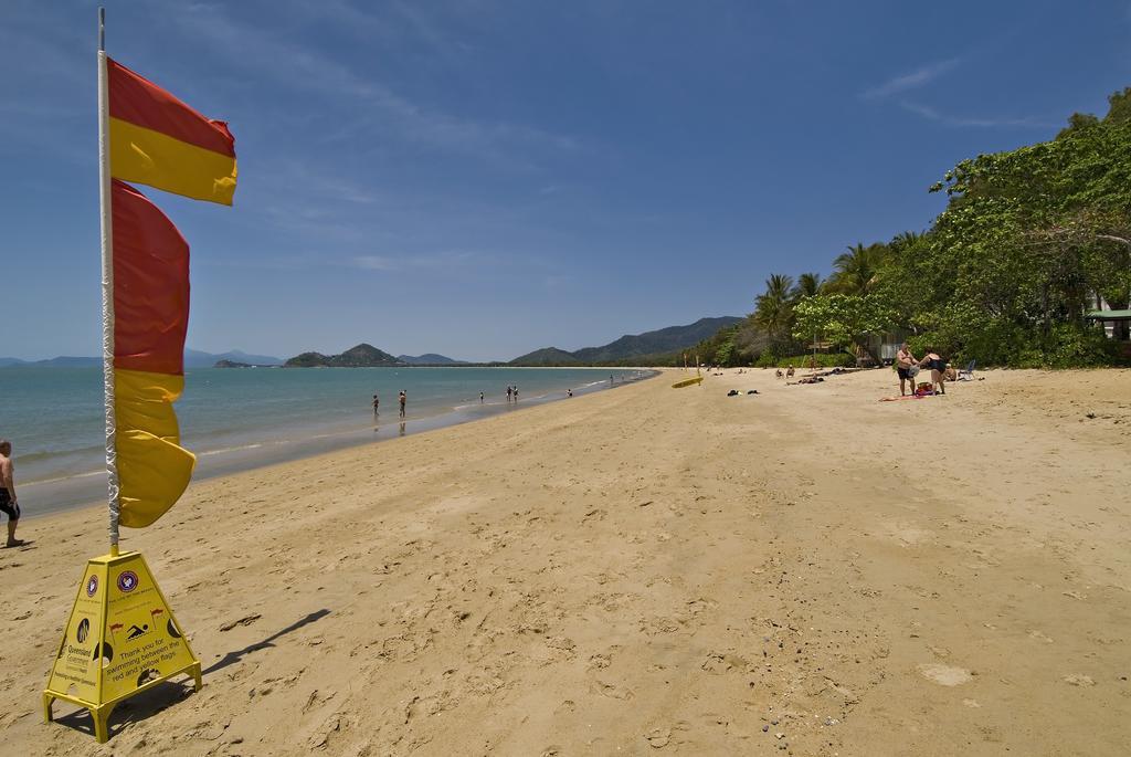 On Palm Cove Beachfront Apartments Exterior photo