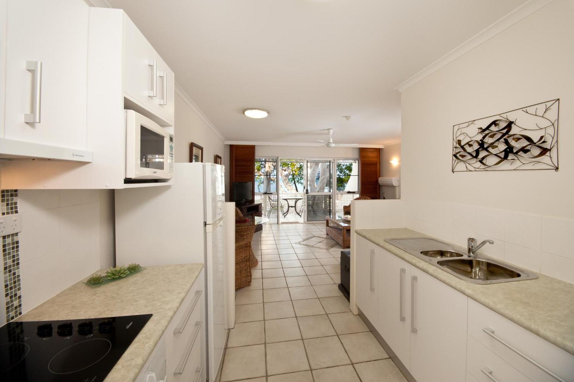 On Palm Cove Beachfront Apartments Exterior photo