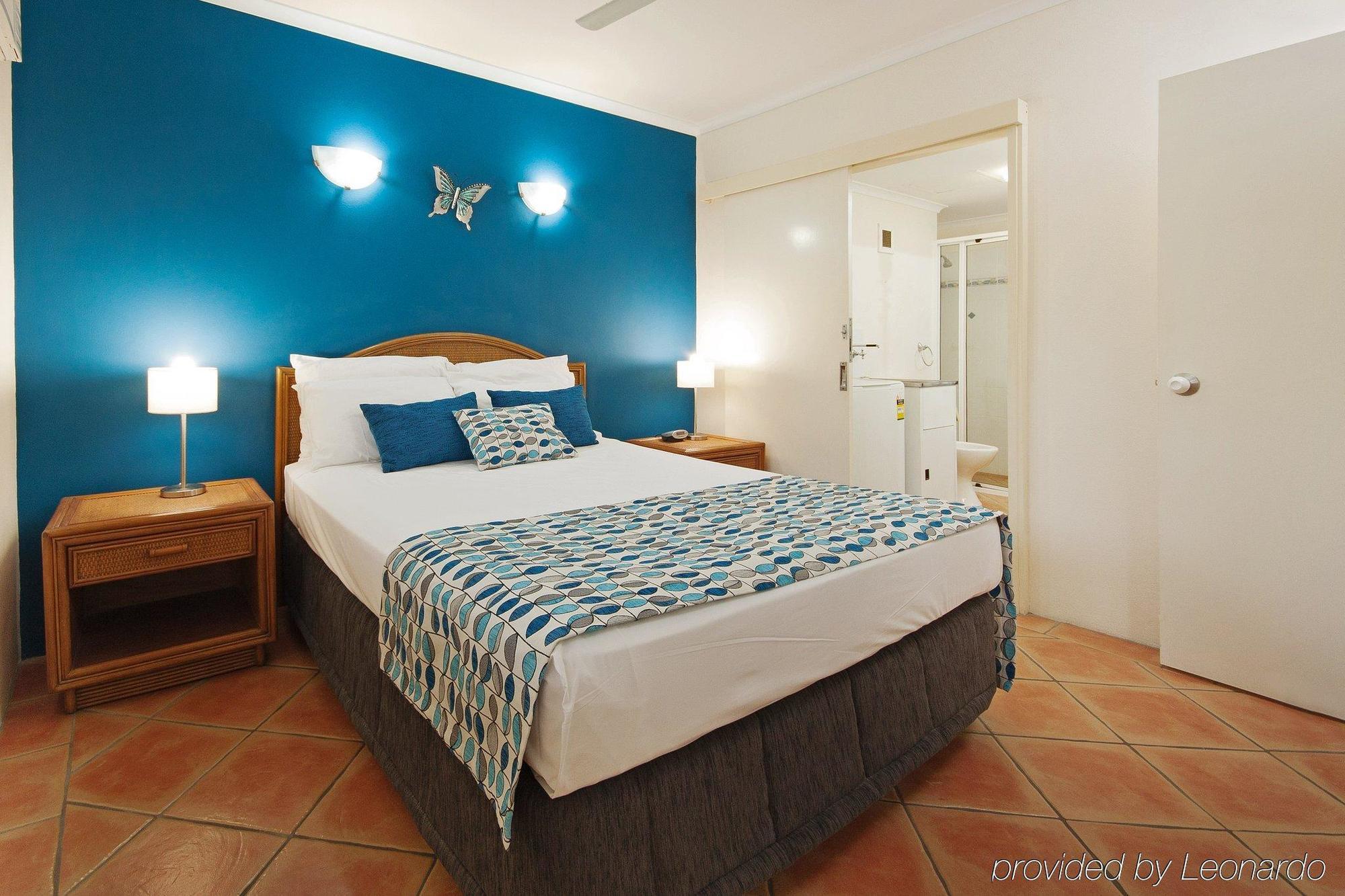 On Palm Cove Beachfront Apartments Exterior photo