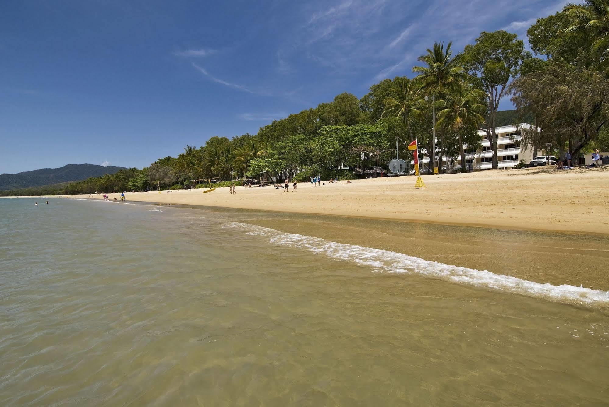 On Palm Cove Beachfront Apartments Exterior photo