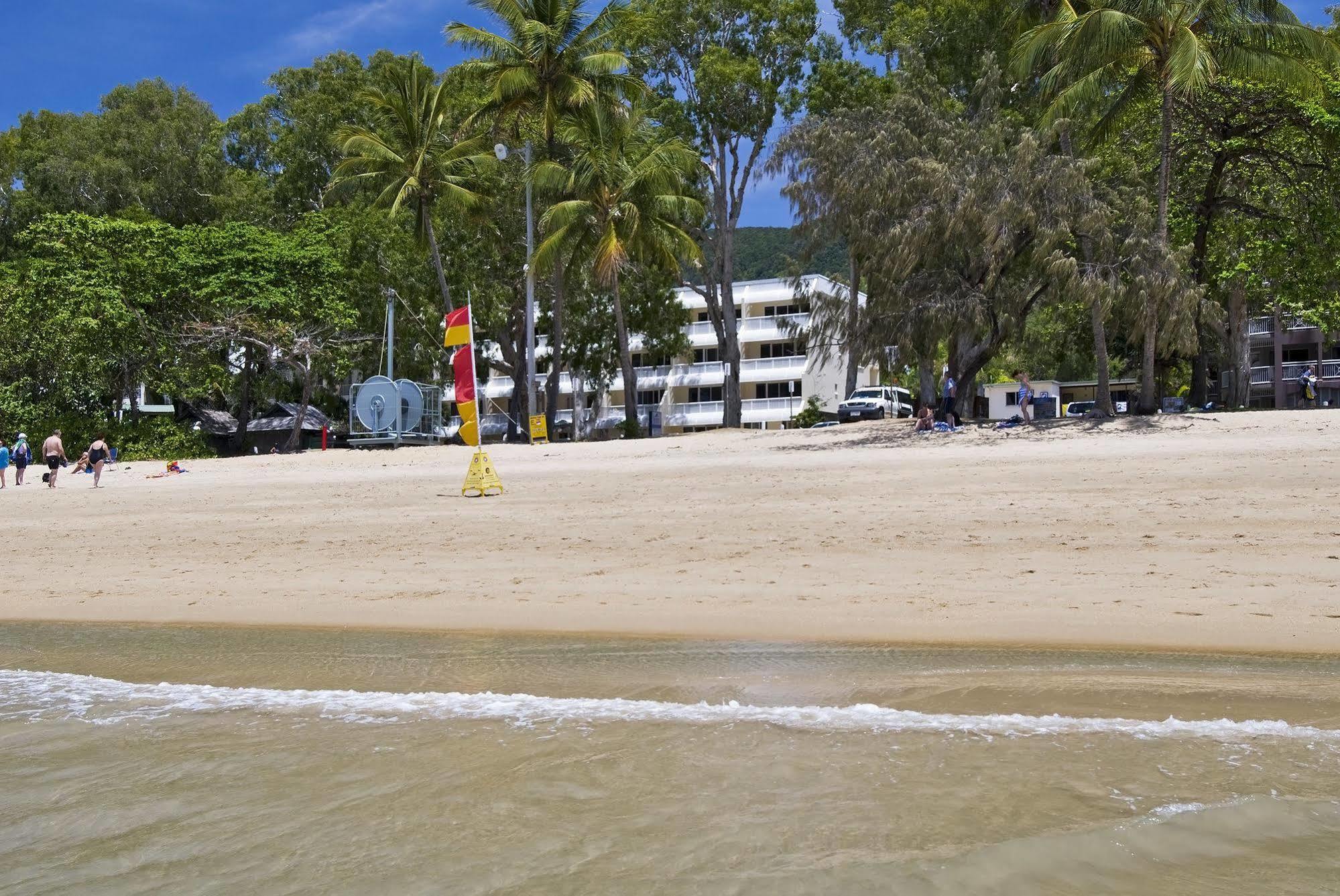 On Palm Cove Beachfront Apartments Exterior photo
