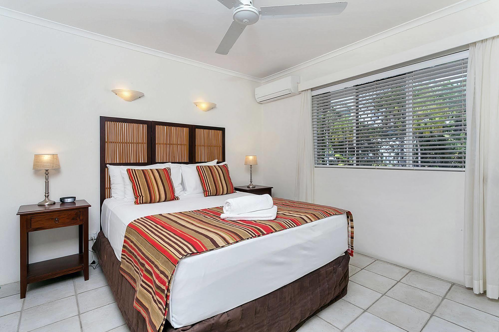 On Palm Cove Beachfront Apartments Exterior photo