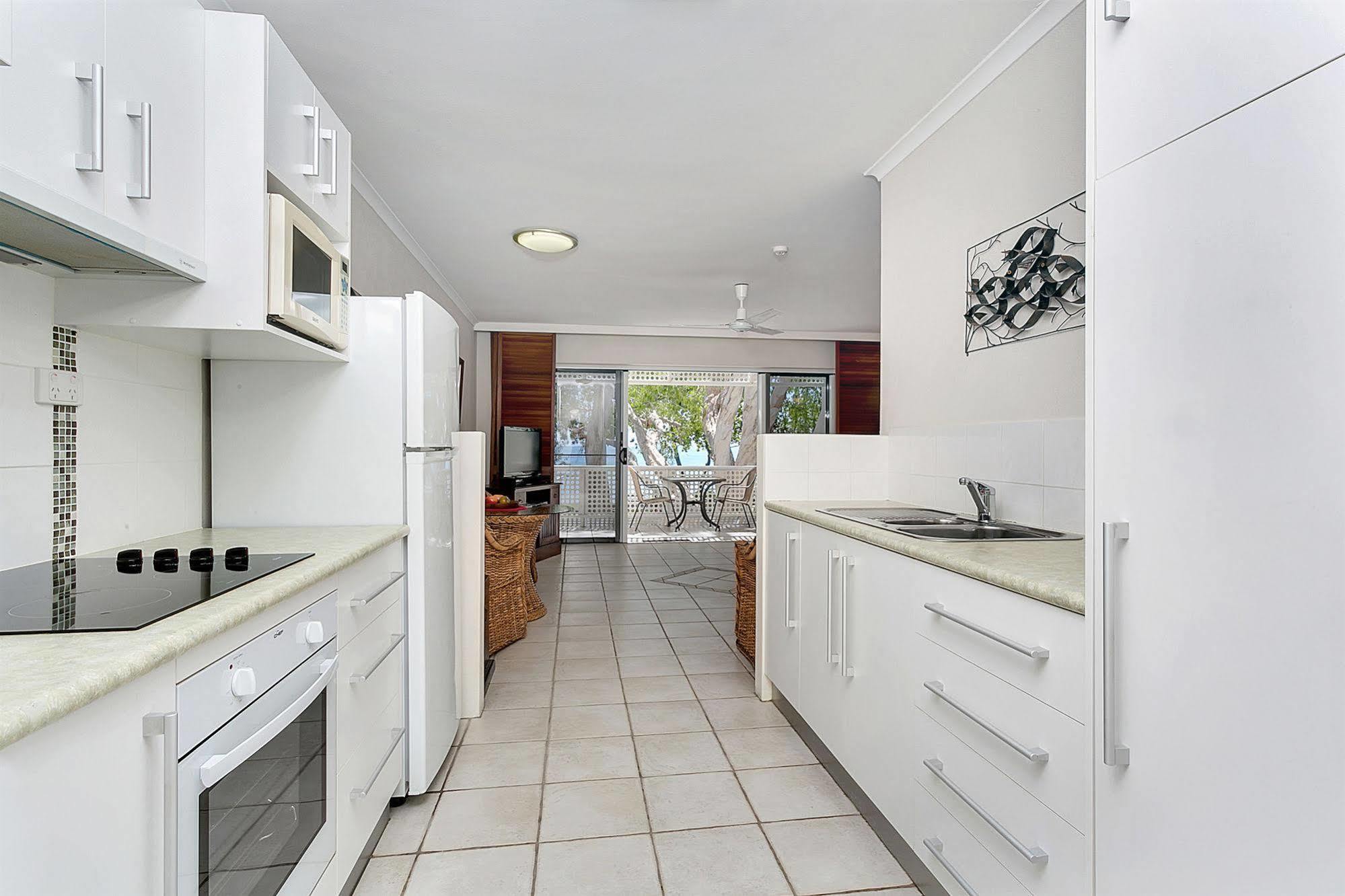 On Palm Cove Beachfront Apartments Exterior photo