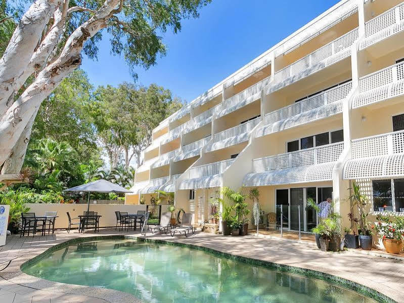 On Palm Cove Beachfront Apartments Exterior photo