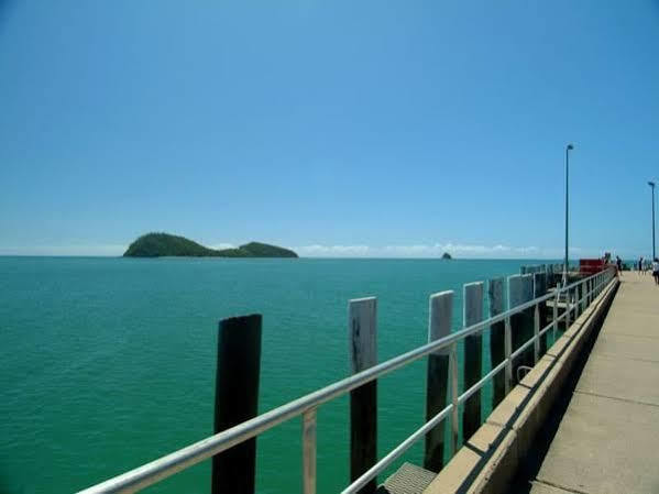 On Palm Cove Beachfront Apartments Exterior photo